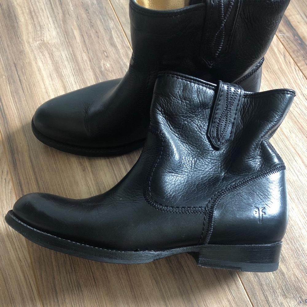 FRYE short black leather boots size 6.5